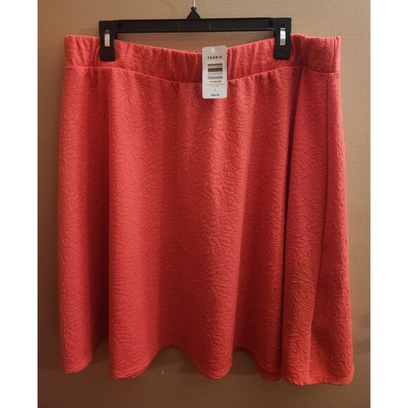 Torrid Stretch Pull On Red Pink Textured Skater Full Skirt Size 2 2X NWT - Picture 1 of 4